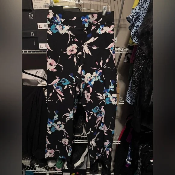 Lane Bryant Allie sexy stretch floral ankle pants
Size: 22W - Regular Inseam - Picture 4 of 8